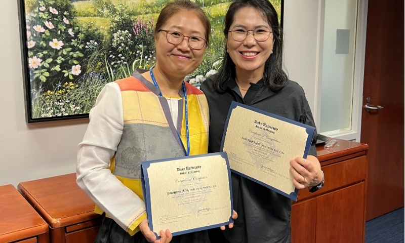 Duke Nursing visiting scholars displaying their certificates