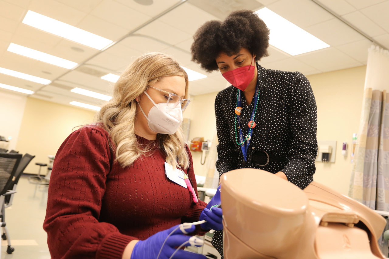 jacqui mcmillian-bohler with student in simulation lab